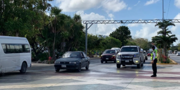 Cancún al límite: más de 423 mil autos saturan la ciudad y expertos advierten que solo el transporte masivo evitará el colapso vial