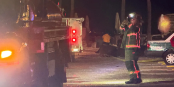 Fuego en plena Zona Hotelera: incendio consume palapa ligada a Xcaret en Cancún