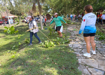 Retiran “lechuga de mar” en Bacalar: avanzan acciones para proteger la laguna y frenar especie invasora