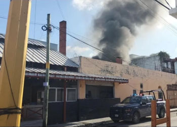 Explosión en local de comida en avenida Tulum deja lesionados