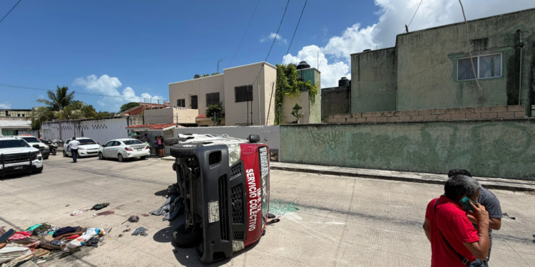 Volcadura de combi en Cancún deja 14 lesionados, entre ellos varios menores