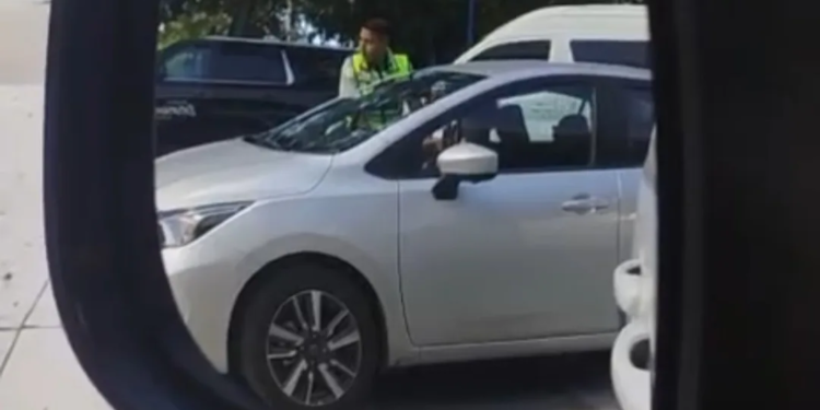 Denuncian acoso a conductores de Uber en el Aeropuerto de Cancún; señalan operativos de la Guardia Nacional