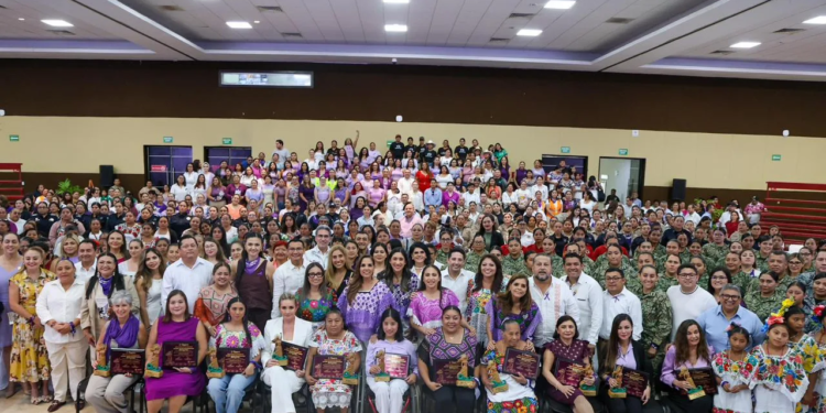 Reconocen a 11 mujeres con el Premio Estatal Mujer Quintanarroense 2026