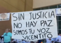 Madre de Vicentito es vinculada a proceso; protestan afuera del tribunal y exigen justicia