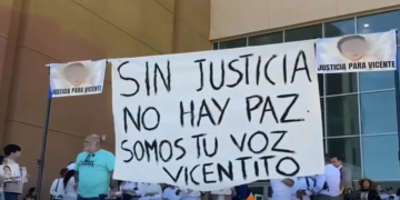 Madre de Vicentito es vinculada a proceso; protestan afuera del tribunal y exigen justicia