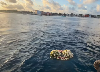Emotiva ofrenda en el mar y homenaje a pescadores marca el inicio del Rodeo de Lanchas Cozumel 2026 con Mara Lezama al frente