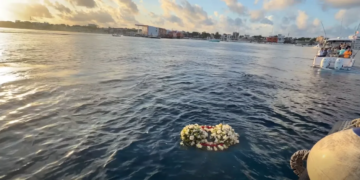 Emotiva ofrenda en el mar y homenaje a pescadores marca el inicio del Rodeo de Lanchas Cozumel 2026 con Mara Lezama al frente