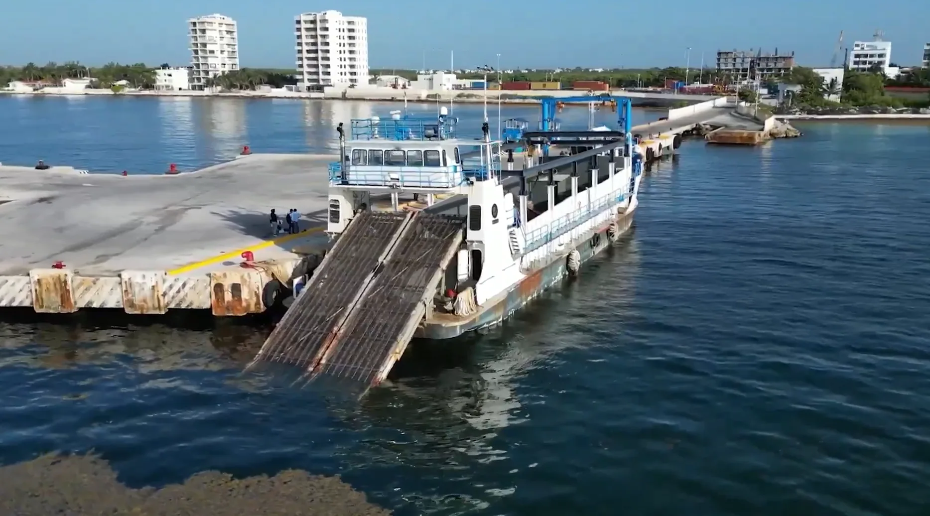 El mega plan de Mara Lezama para salvar las playas de Quintana Roo del sargazo