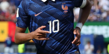 Mbappé comanda a Francia y manda a casa a Suecia