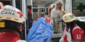 Extranjero se defiende de intento de asalto en Cancún y deja a presunto agresor herido