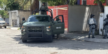 Catean presunto punto de narcomenudeo en la SM 208 de Cancún; hay varias personas detenidas