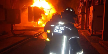 Incendio en subestación de CFE deja sin luz a miles en Cancún; servicio ya fue restablecido