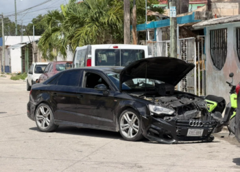 Intentan secuestrarlo y acaba chocando