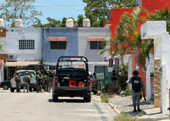 Aseguran vivienda en Cancún por investigación de presunto narcomenudeo